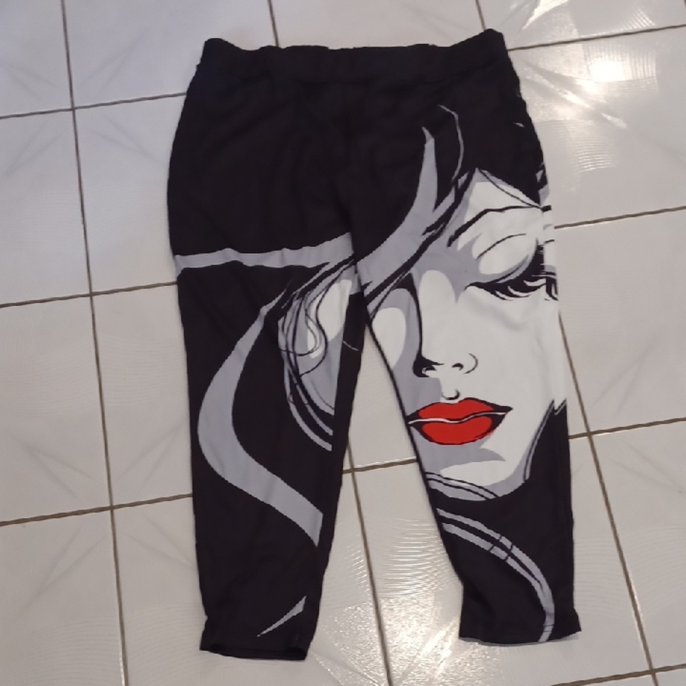 4/$80 New Black & White Graphic Leggings - Size 3XL (US18)